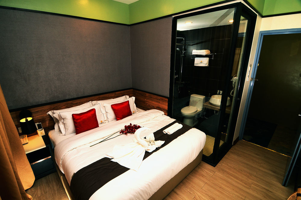Golden Roof Hotel, Seri Iskandar Exterior foto